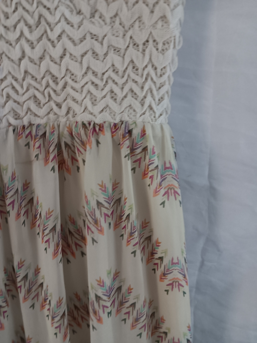 Boho Maxi Dress Women's Small Cream Crochet Bodice Open Back Pastel Aztec Print - Picture 8 of 9